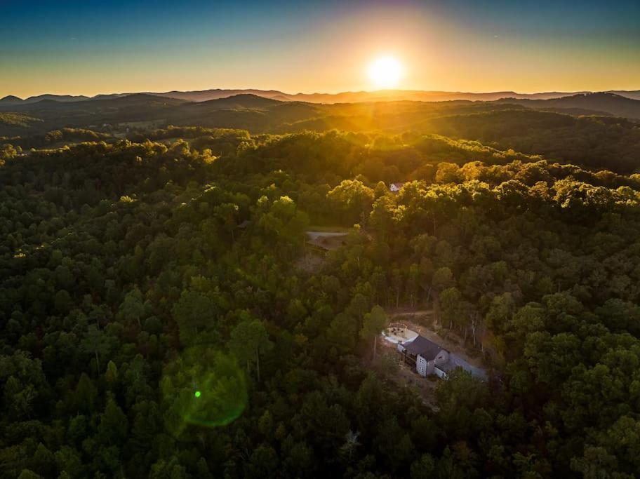 The Llaguna Lodge - New Cabin, Sleeps 10, Fire Pit, Hot Tub, In Blue Ridge , Ga エクステリア 写真