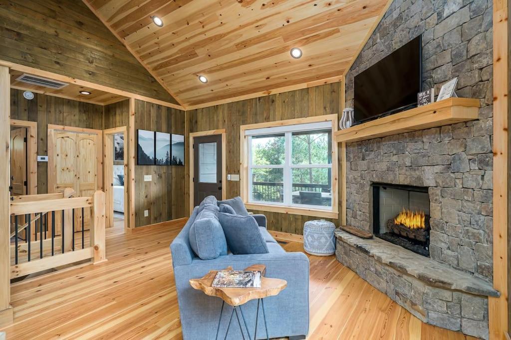 The Llaguna Lodge - New Cabin, Sleeps 10, Fire Pit, Hot Tub, In Blue Ridge , Ga エクステリア 写真